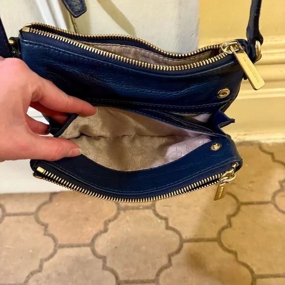 Michael Kors navy blue leather crossbody bag - Picture 7 of 11